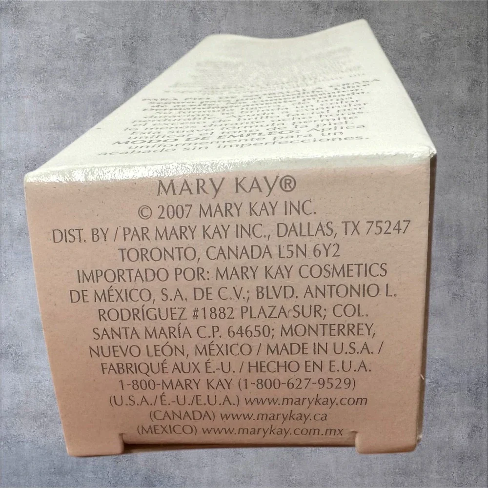 Mary Kay Medium Coverage Foundation Ivory 202 356800 1oz‎ NEW - Pink Cap Liquid